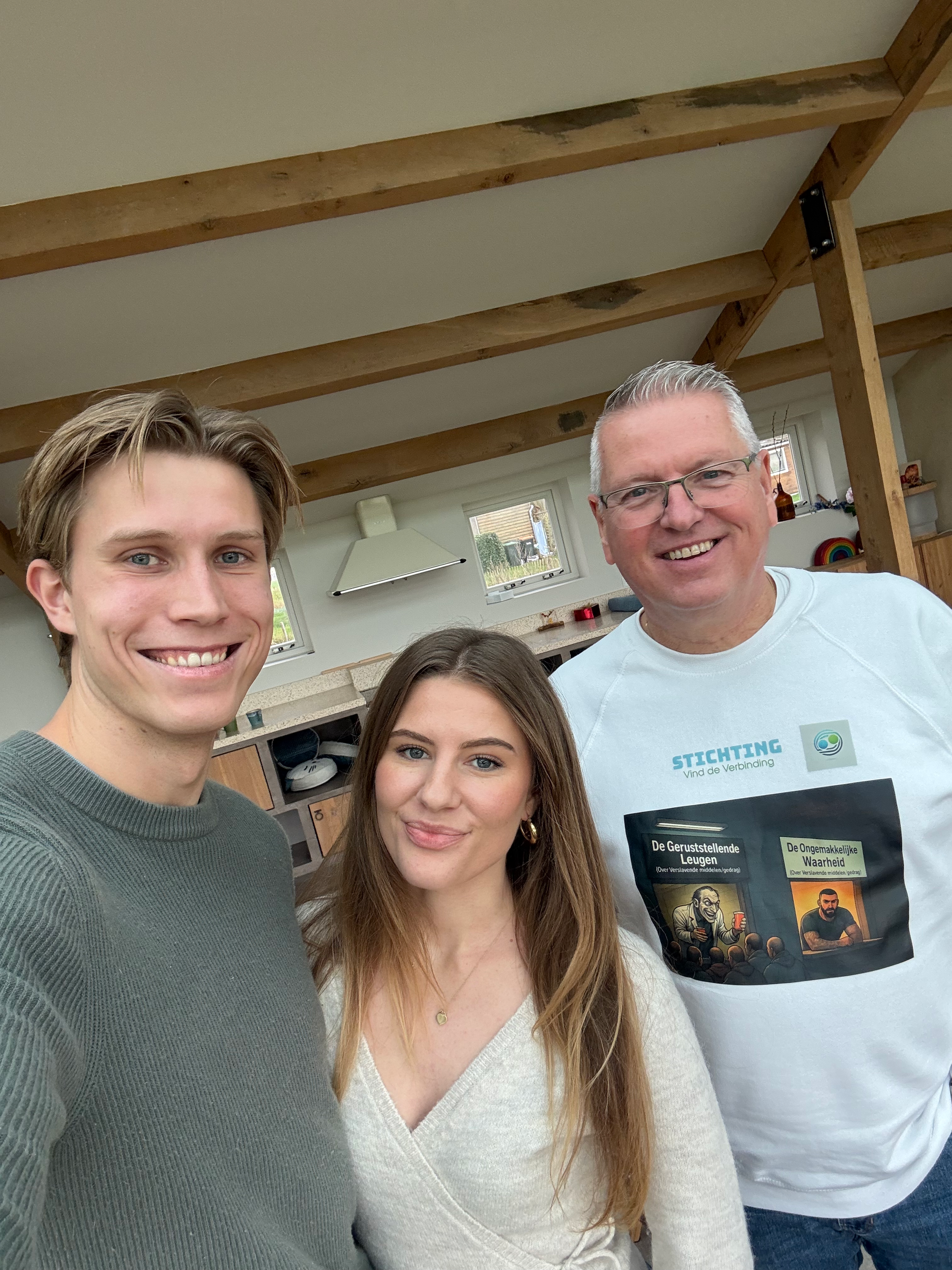 Tussen de fiches en de flessen: het verborgen dubbelleven van Hans-Peter